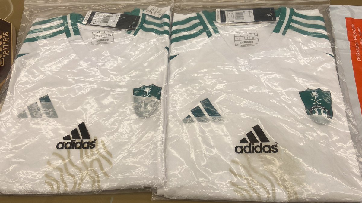 🚨👕| سحب على تيشيرت #الاهلي الجديد : 

الشروط سهله جداً : 

• متابعة حسابي ✅
• متابعة حساب المتجر : <a href="/KOARTK_/">متجر كورتك</a> ✅
• رتويت للتغريدة 🔁

- السحب بعد 48 ساعة من الرتويت موثّق بالفيديو