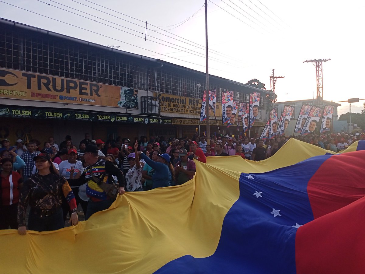Chavista y punto. tweet media