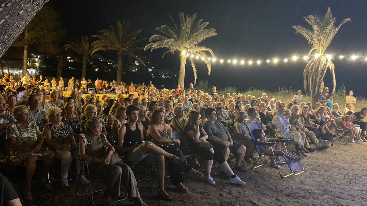 pepsunye's tweet photo. Tot un clàssic ja, la 24ena Cantada d’#Havaneres d’#Altafulla.
#faestiu https://t.co/xxIiRwTWWC