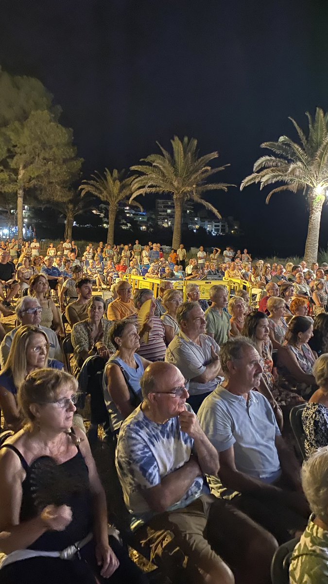 pepsunye's tweet photo. Tot un clàssic ja, la 24ena Cantada d’#Havaneres d’#Altafulla.
#faestiu https://t.co/xxIiRwTWWC