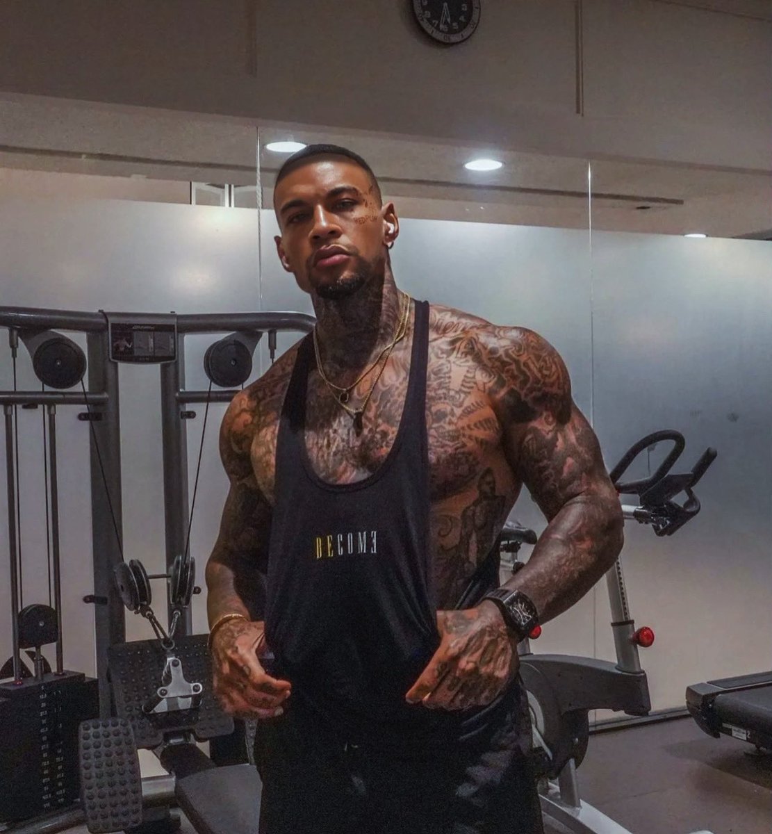 LMilesDaGod's tweet image. ─╤╦︻ Ⳝ ꓴ Ɲ Ɗ 𐤠 Ƴ .◦°˚° Ƒ ꓴ Ɲ Ɗ 𐤠 Ƴ ︻╦╤─
.◦°˚°.◦°˚°
.◦°˚°
workout done. business inquiries done. dinner preparing.
A real king, handles business and when it comes to that ring, I am making sure I am untouchable.
#caw #wwe2k24 #itfactor