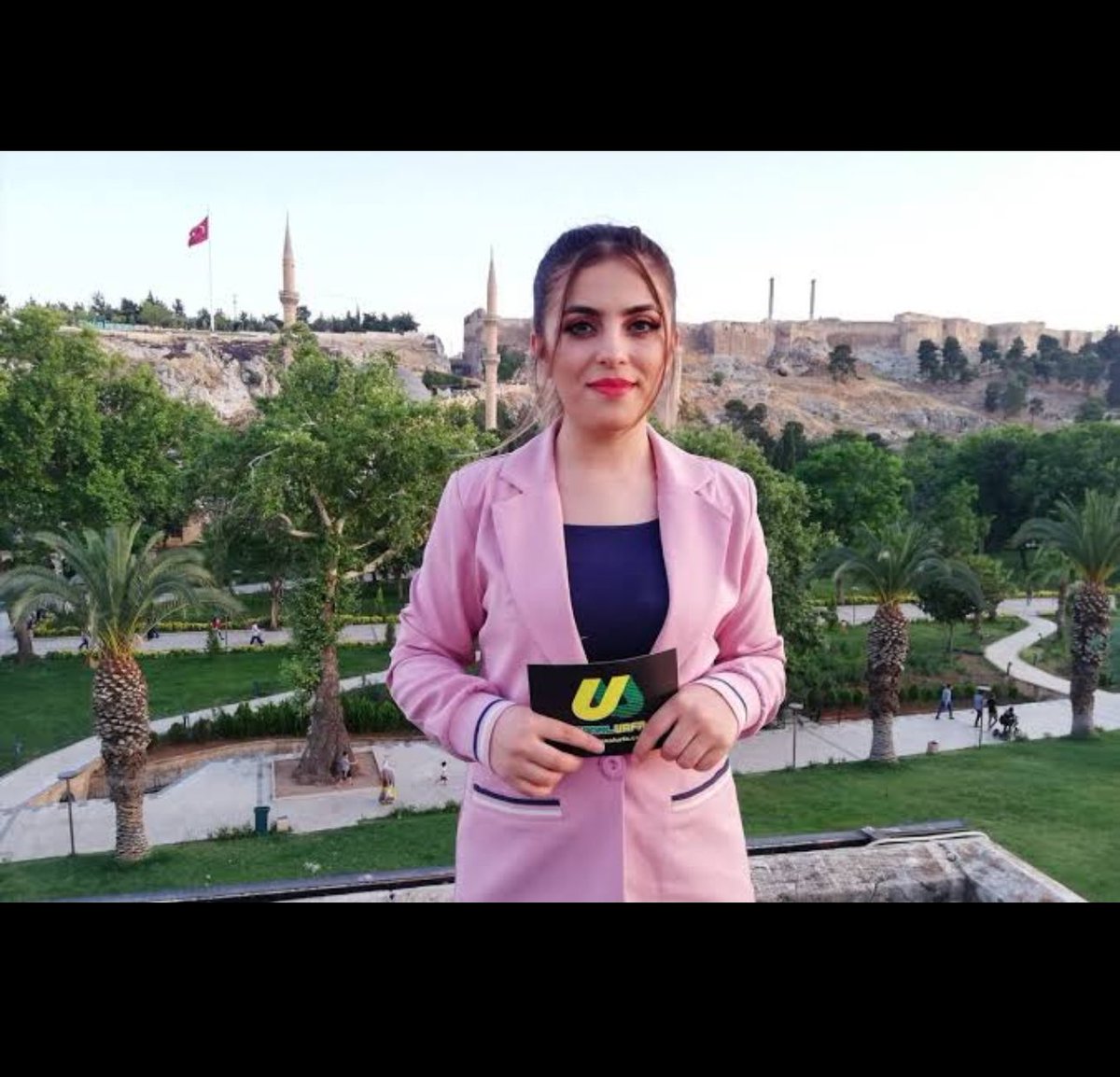 Kanal Urfa TV Muhabiri hemşehrim Fatma Kırmızı hanımefendinin vefat haberini üzüntüyle öğrenmiş bulunmaktayım.
Kendisine Allah’tan rahmet, kederli ailesine ve basın camiasına başsağlığı diliyorum.
