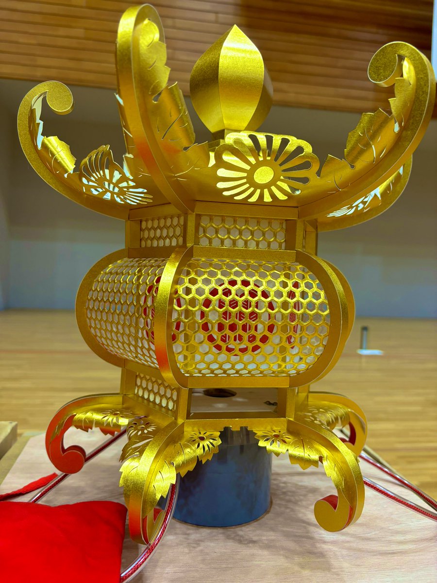 Chi06781474's tweet photo. 今年の灯籠祭り！千人灯籠
出るので昨日は全体練習しました！
あと少し🤏ドキドキ💓
この灯籠を頭に乗せて踊ります！ https://t.co/UTy0Le9NHW