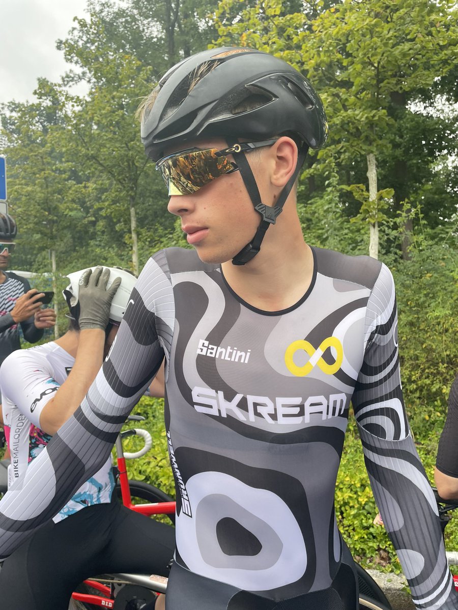 Mad day racing Fixed gear in Berlin, in the rain <a href="/RadRace/">RAD RACE</a> Super proud to work for <a href="/JamesAmbrosePar/">JamesAmbrose-Parish</a> unfortunately not able to defend his Fixie World Champs but 4th was impressive. <a href="/PedalPotential/">Pedal Potential</a> <a href="/Mattsautos83/">matts auto repairs</a>  <a href="/TLC_LiveTutors/">TLC LIVE</a> <a href="/highwaycycles/">Highway Cycles</a> <a href="/SaffronWaldenRT/">Saffron Walden RT</a> <a href="/knightfrank/">Knight Frank</a>