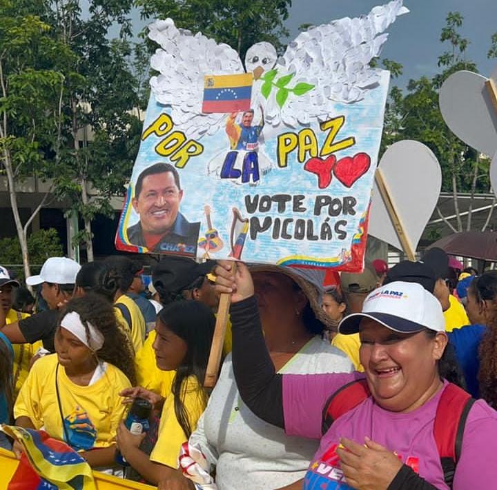 Contundente respaldo  del pueblo a Maduro en Ciudad Guayana
n9.cl/f7u03v
#VenezuelaPazYJusticia