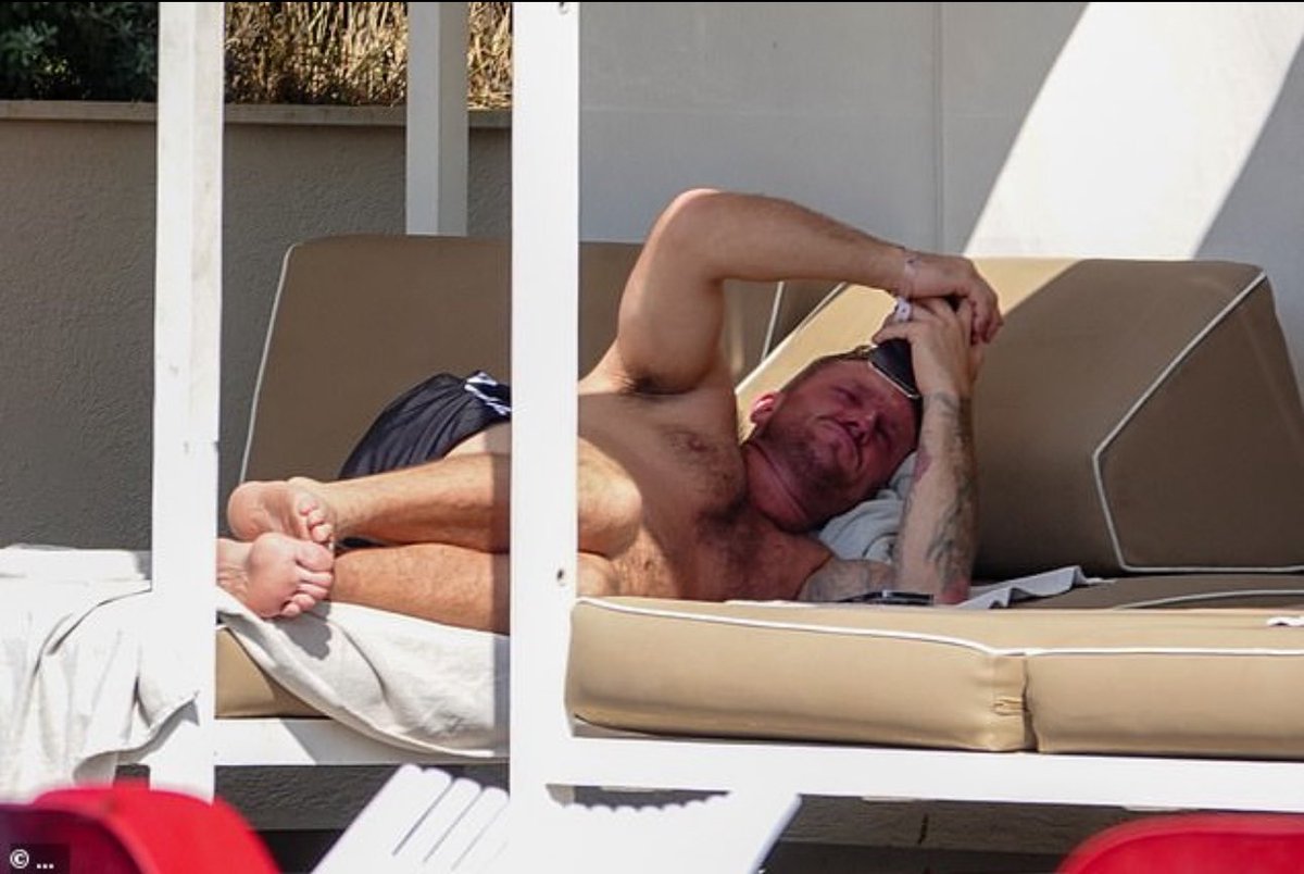 4RM_435's tweet image. He’s fighting hard lads.. Take back your country from the Muslims and immigrants. 🤡🤡