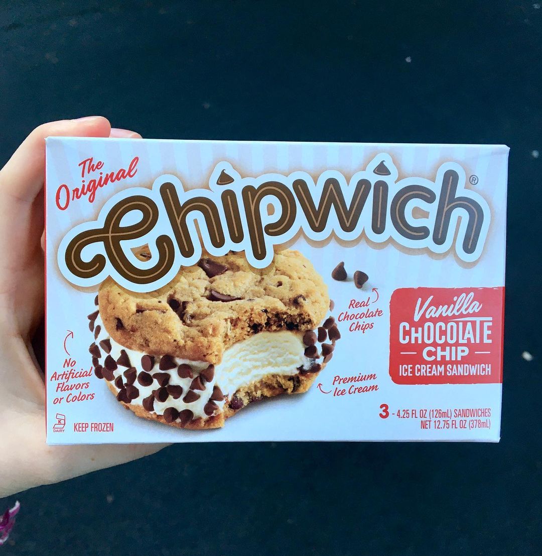 Theorigchipwich's tweet photo. Whatโs better than one cookie? Two cookies! Soft and delicious, made with real chocolate chips. Happy National Chocolate Chip Cookie Day!
#Chipwich #Icecream #ChocolateChipCookieDay https://t.co/di1M0QMlt0