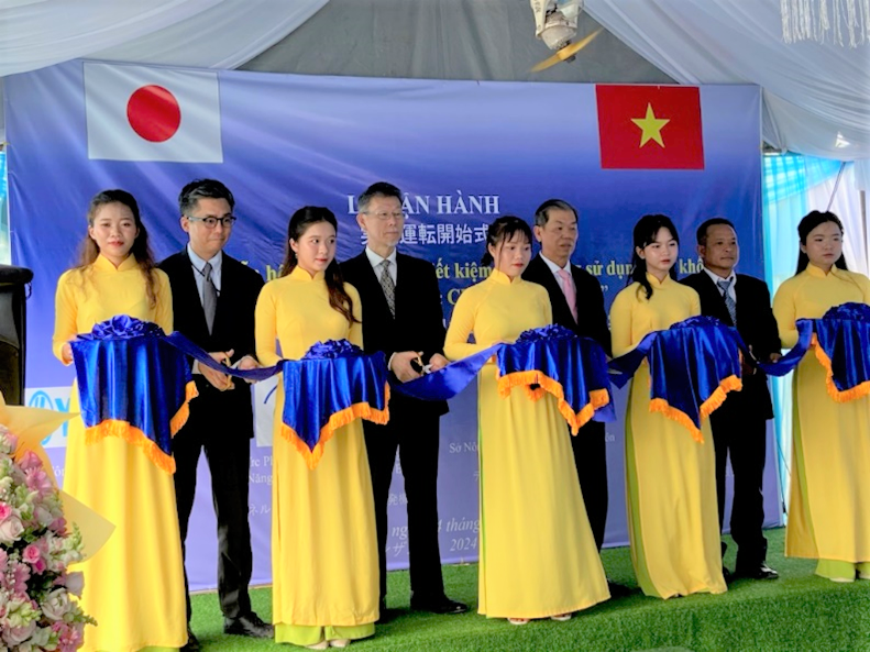 nedo_info's tweet image. 【トピックス📸】
ベトナムで #バイオマス を利用した「省エネ型エビ養殖統合システム」開所式に #NEDO 弓取理事が出席しました。バイオガスを燃料とした固体酸化物形燃料電池(#SOFC)を活用して発電するエビ養殖は日本発の取り組みとして初めてのケースとなります。
🔻詳細
nedo.go.jp/ugoki/ZZ_10130…