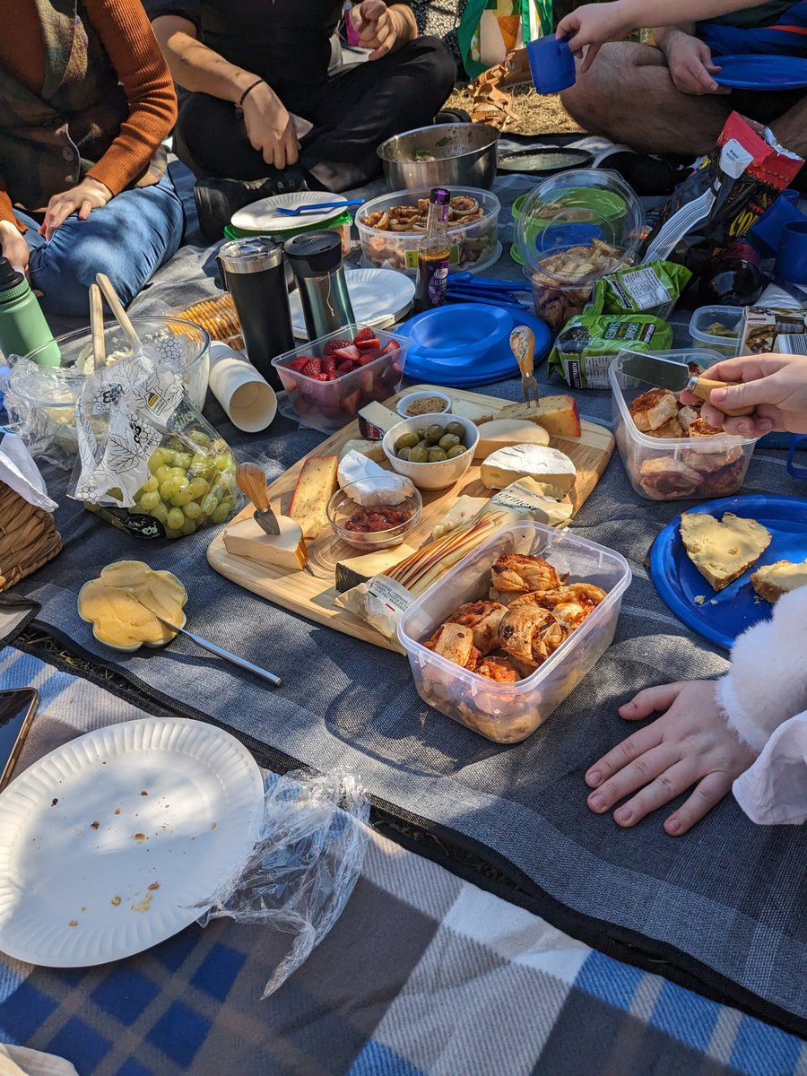 SamuelAnimation's tweet image. Hobbit lunch Saturday! 🧺