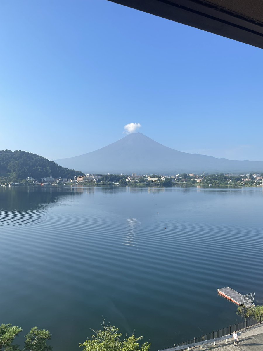 Eonthrone tweet media