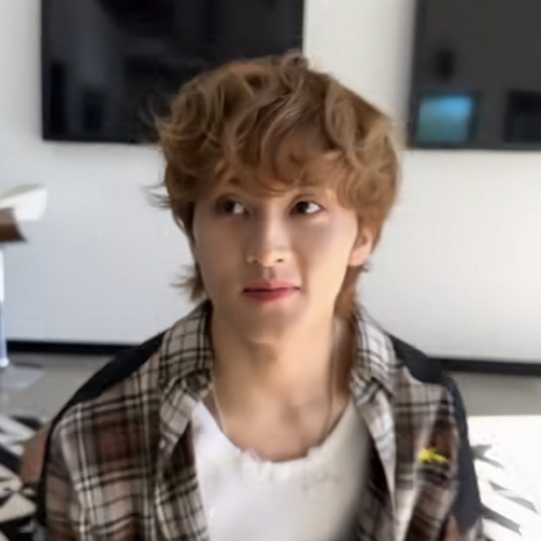 หยุดมองว่าน้องม้าคเหมือนเดนนิสไม่ได้เลย เหมือนมาก5555555555555 
ทรงผม✅
ตาแป๋ว✅
คิ้ว✅
ลักษณะท่าทาง✅

น่ารักมากกกก อ้ยยย