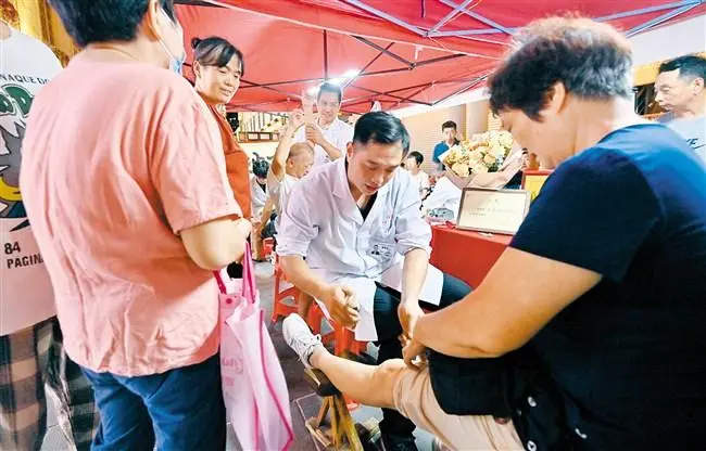 小公园中医夜市