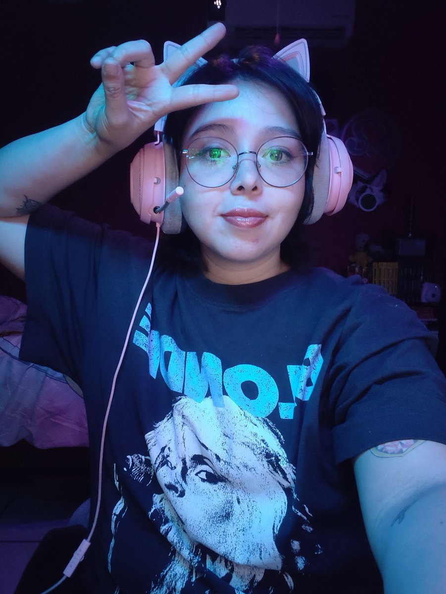 yiyis_stuff's tweet image. Señora prende stream con su bestofriendo @Zekto_LZ pa' cazar monstruos de los rudos twitch.tv/yiyis_stuff