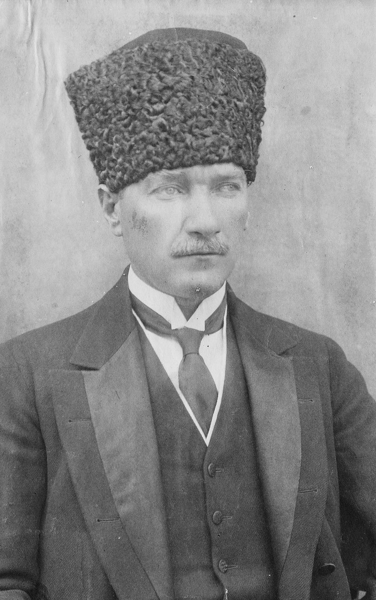 Ebedi Başkomutanlığın 103. yıl dönümü

5 Ağustos 1921'de 
Mustafa Kemal Paşa TBMM tarafından Başkomutanlığa getirildi.

Kütahya Eskişehir Savaşları sonrası ordu Sakarya'nın doğusuna Ankara yakınlarına çekilmişken, Bağımsızlık Savaşı'nın artık kaybedileceği düşünülürken, Mustafa