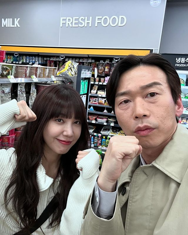 EJ93J's tweet photo. 낮과밤이다른그녀🌙 https://t.co/Newznsbxgj