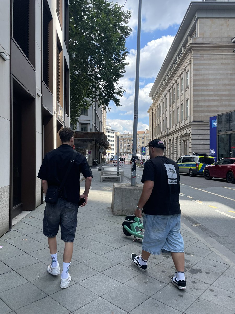 mika30_M's tweet photo. Schwöre mit Kollegen neue Städte/Länder anschauen>>> https://t.co/pphEBHyCaB