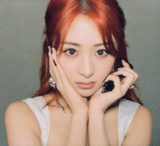 yunjin (@huhyunjinpics) on Twitter photo 