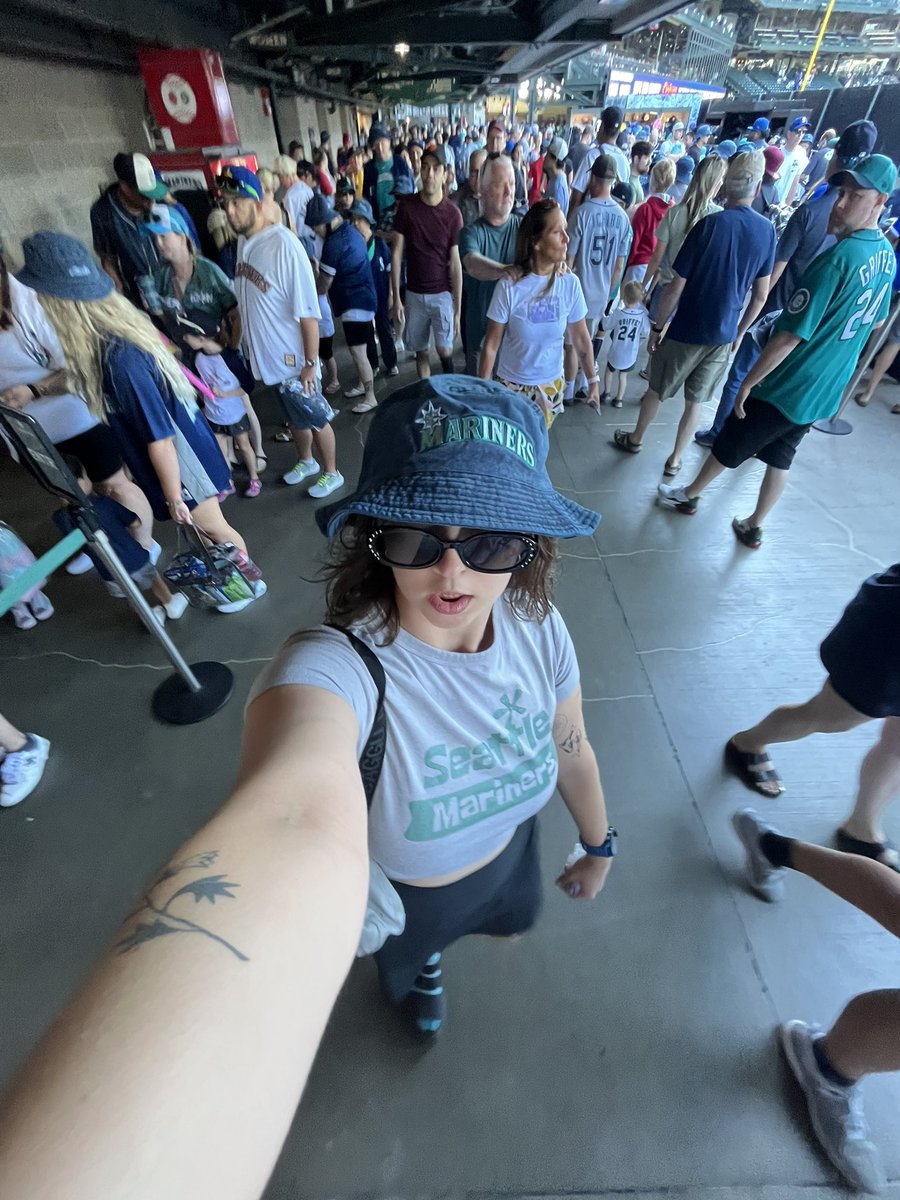 heiresstotle's tweet photo. . @KamalaHarris I think I know what will help you win this November. it can’t be November, nay, it shall now be decreed NOVTHEMBER for our they/them allies. June is too busy with all other LGBTQ+ efforts. Let us have a separate month for our gender nonconforming Americans 💓 https://t.co/e0vlXzFIMM