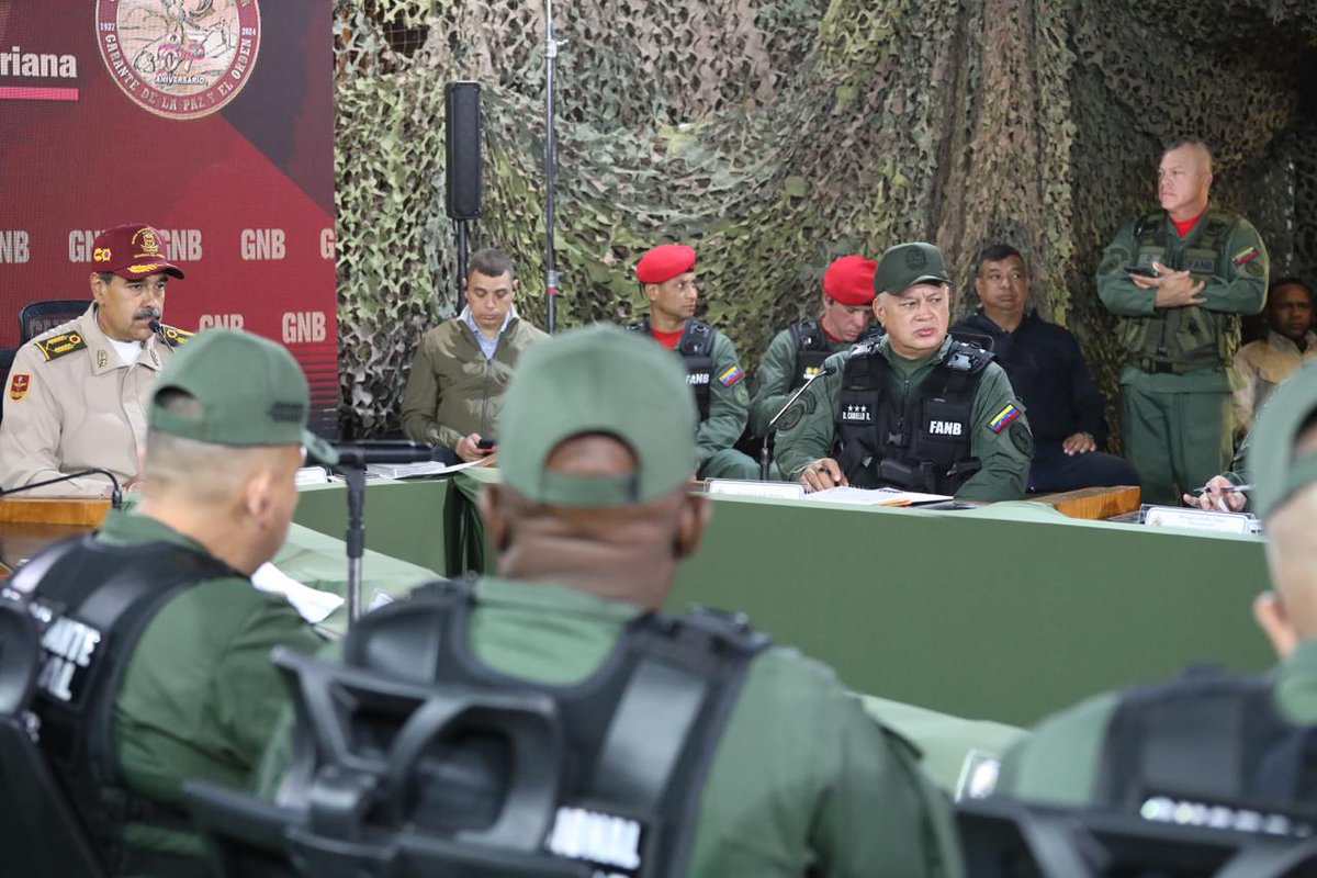 Prensa Presidencial (@presidencialven) on Twitter photo #DeInterés📰Presidente y Comandante en Jefe de la FANB <a href="/NicolasMaduro/">Nicolás Maduro</a> anunció que redoblará todo su apoyo para consolidar el componente Guardia Nacional Bolivariana en todos los sentidos. “En su capacidad operativa, de sus profesionales y bienestar social. Hay que hacer mucho más #DeInterés📰Presidente y Comandante en Jefe de la FANB <a href="/NicolasMaduro/">Nicolás Maduro</a> anunció que redoblará todo su apoyo para consolidar el componente Guardia Nacional Bolivariana en todos los sentidos. “En su capacidad operativa, de sus profesionales y bienestar social. Hay que hacer mucho más