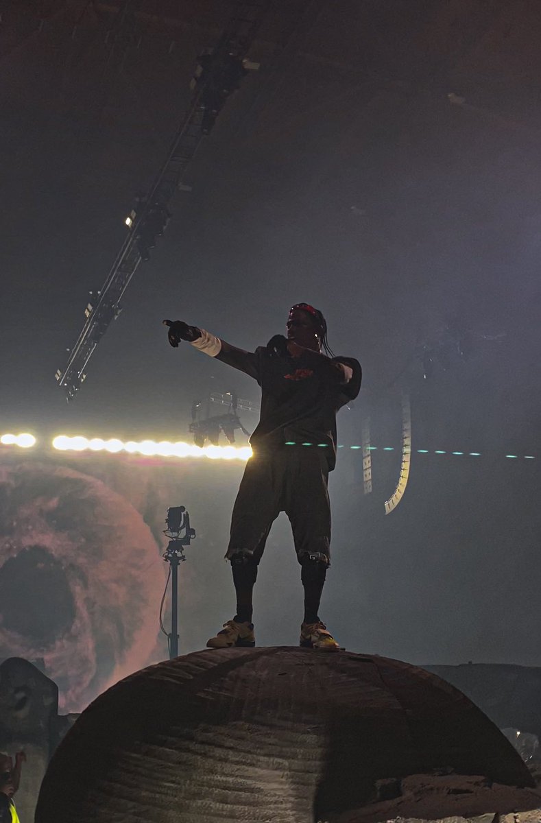 NotSantozzz's tweet photo. Travis Portugal pt2 #travis #travisscott #meoarena #lisboa #CIRCUSMAXIMUSTOUR https://t.co/CVGEaOUrVr