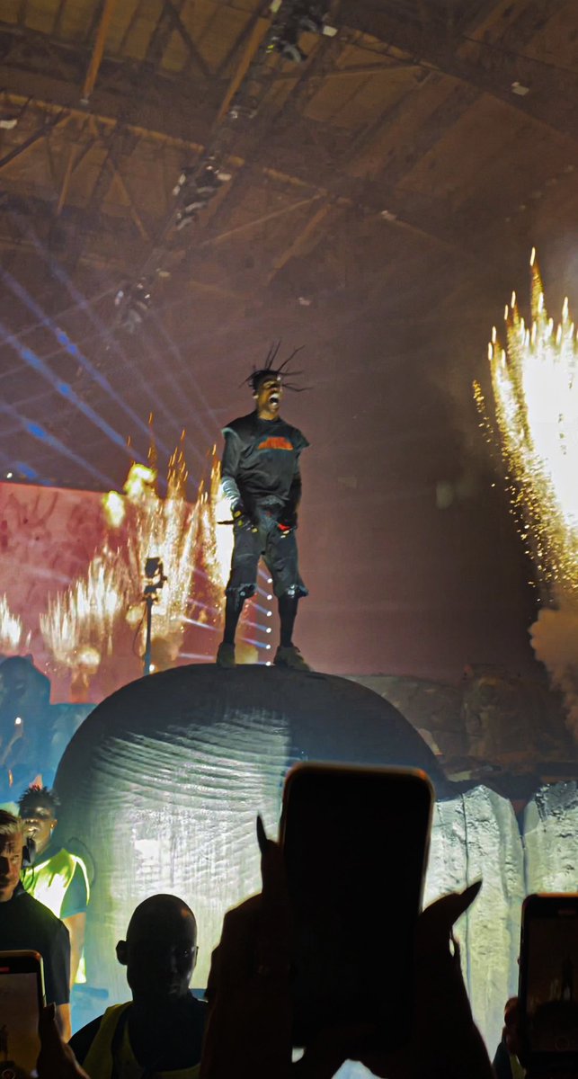 NotSantozzz's tweet photo. Travis Portugal pt2 #travis #travisscott #meoarena #lisboa #CIRCUSMAXIMUSTOUR https://t.co/CVGEaOUrVr