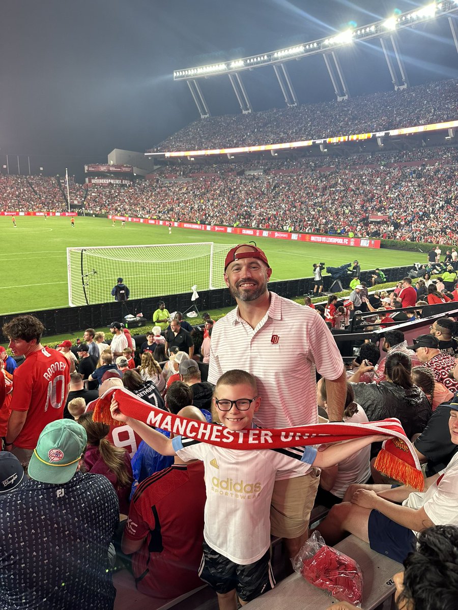ZacRich4's tweet photo. Epic experience last night with B! Witnessed a loss, made it through the storm, and survived the traffic! No matter what…Glory, Glory, Man United! #GGMU #RivalsinRed https://t.co/lxgFjXXD9K
