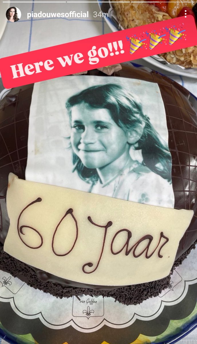2PiasInAPod's tweet photo. It's time!!! 🎂🎉😊 Well, for her and the rest of you in Europe. She's still 59 for a few hours here. 😊👍🏼 https://t.co/zPnxGyKrAb