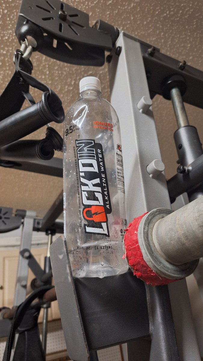 DrJay0Jason's tweet image. Driven, is putting in the sweat equity when you don't feel like it. Flip that switch, slam a @LiveLockdIn #Nootropics and go to work. Sip on #Alkaline water while the sweat pours, hitting two PBs not even intending to. That's what getting #lockdin means.  We are #lockdinNation.