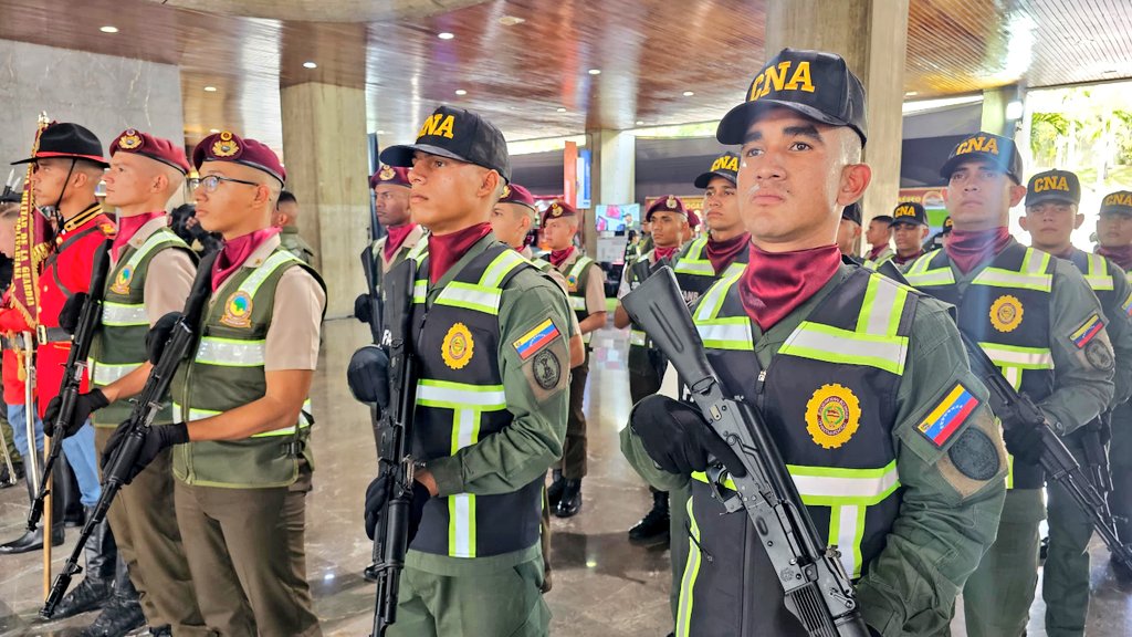 ElioEstrada18's tweet image. #4Ago || Con la presencia de nuestro Presidente y Comandante en Jefe de la FANB @NicolasMaduro, el Alto Mando Militar y los dignos Centinelas de la Patria, celebramos el acto con motivo del 87º Aniversario de la benemérita y cohesionada Guardia Nacional Bolivariana.…