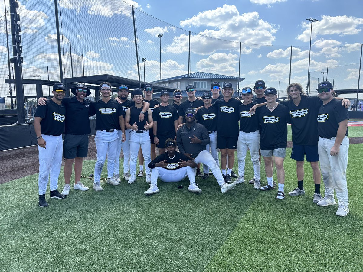 Ended the college summer season tied for 3rd out of 30 teams at <a href="/SBSKansas/">SummerBall ShowDown</a>