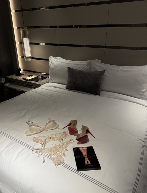 Watch Mila Sobolov 💓's leaked NSFW photo on TwXstars