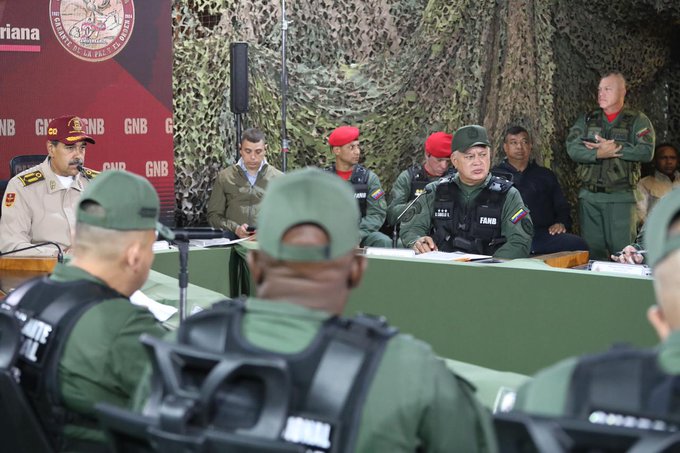 #LoDijo || Pdte. <a href="/NicolasMaduro/">Nicolás Maduro</a>: Nosotros estamos garantizando es que ustedes jóvenes funcionarios, tengan una patria libre, no esclava, próspera y propia de los venezolanos.

#04Ago