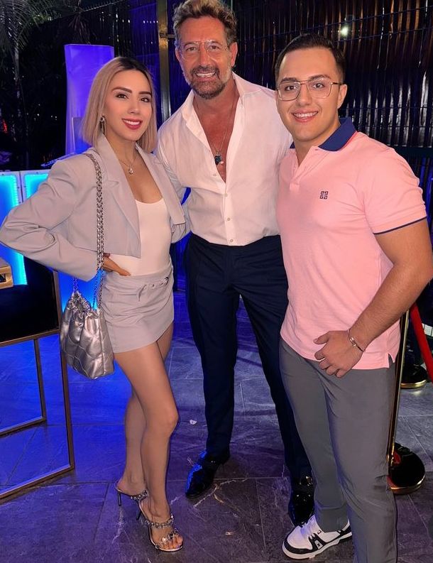 FamilyGSotoArg's tweet photo. #Gala #Inauguración #ProAir #Monterrey @gabrielsotoMEX 🤓💯📸💫 https://t.co/WarsKo4aYU