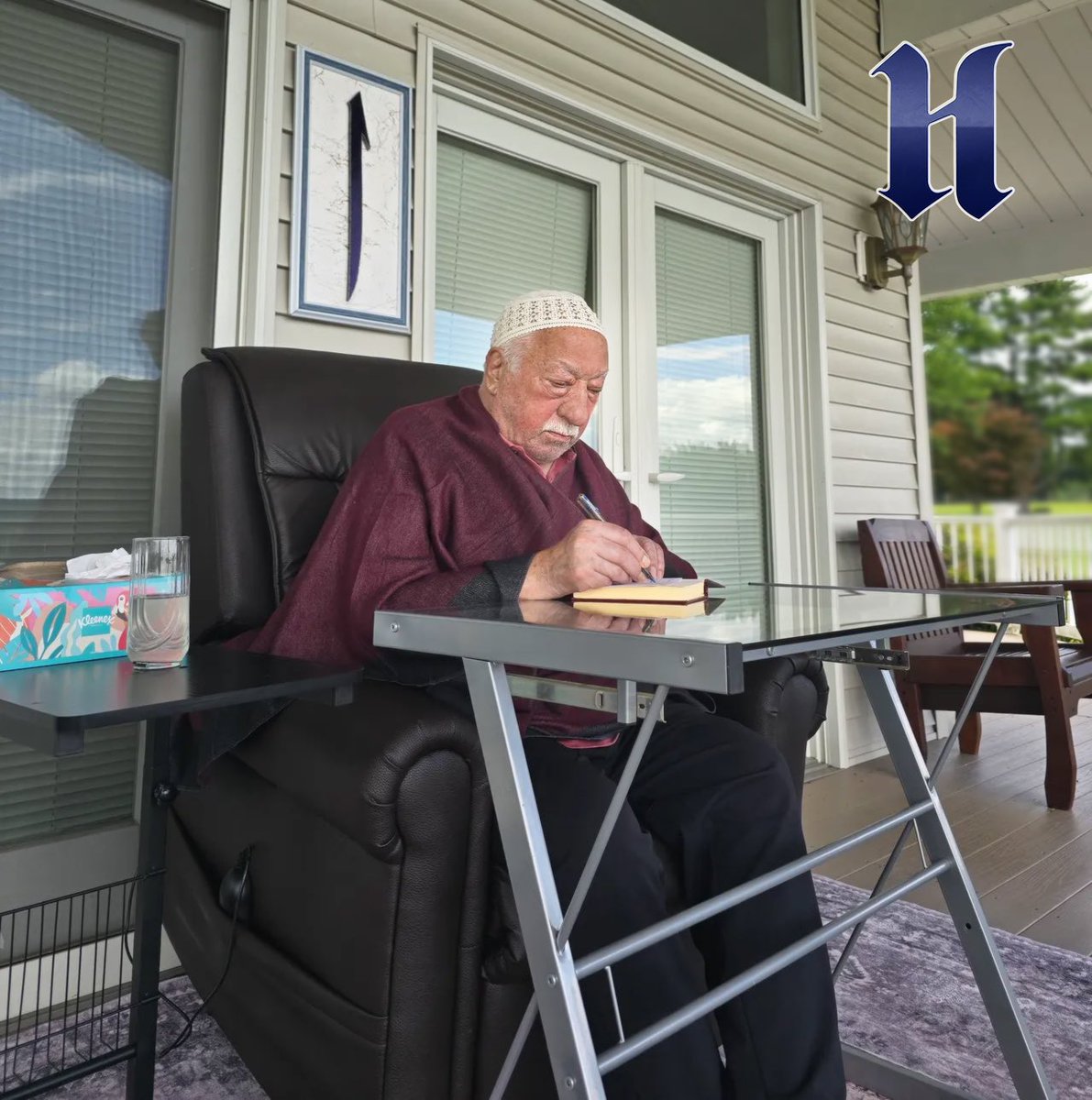 “Dua, sebepler üstü kutsal bir talebin Yüceler Yücesi’ne arzı ve Hakk’ın gizli-açık her şeye nigehban bulunmasına iz’anın da bir unvanıdır.” ***
Bugün öğlende almış olduğumuz bu kareyi duaya vesile olması ümidiyle paylaşıyoruz…