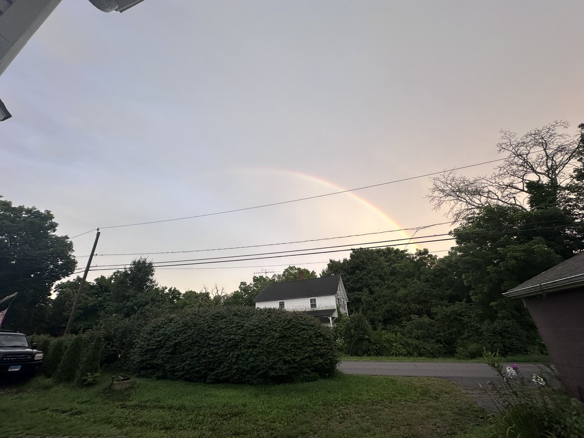 Ericcannavet's tweet photo. Double big rainbow tonight.
#rainbow
#weather
#dynamicplanet
#earth https://t.co/ebsX0Bo0jm
