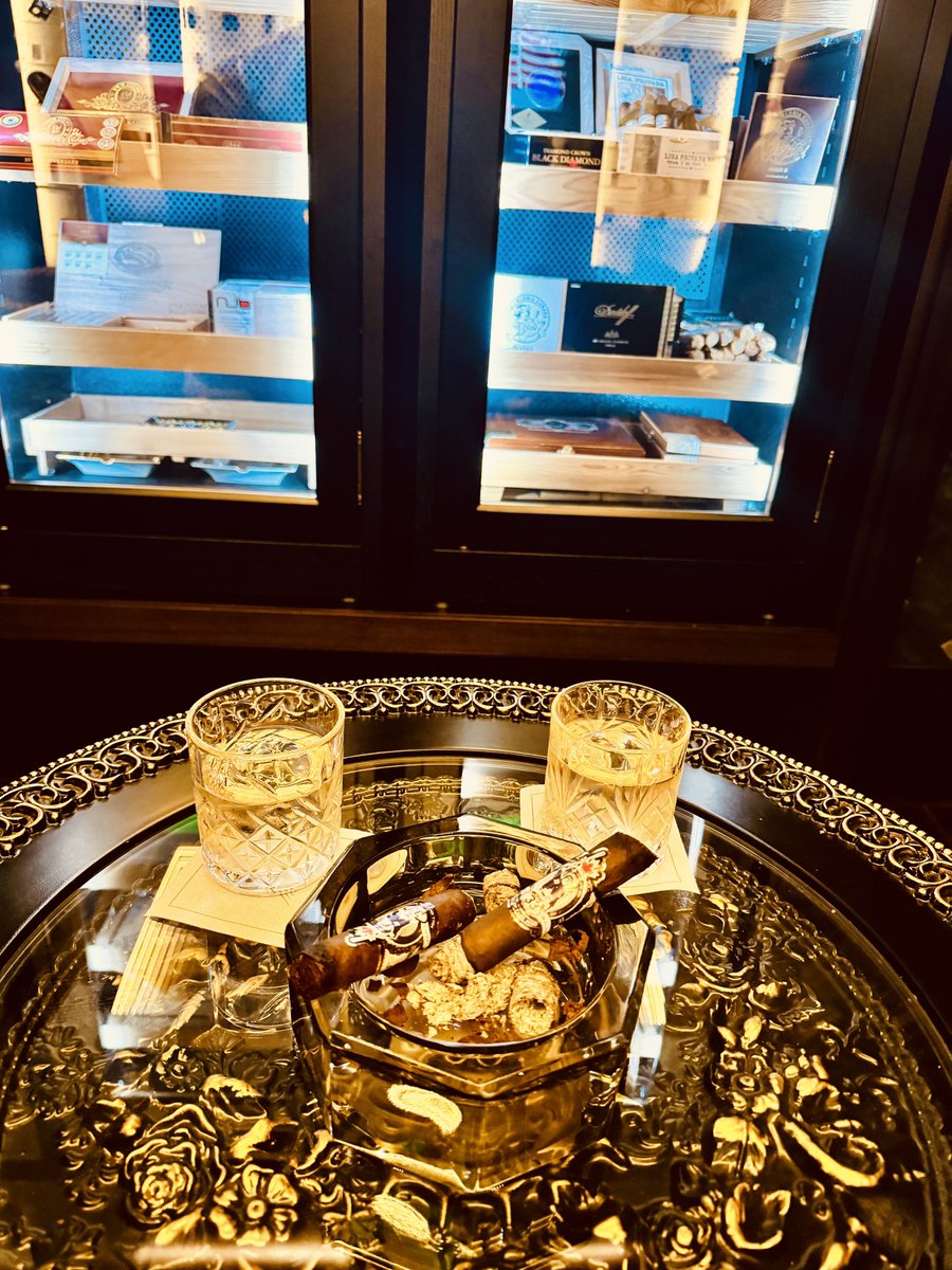 Cdnmooselips33's tweet image. Excellent evening watching the Olympics in a private cigar room enjoying a Tres-Trois and a nice tequila!! Thanks Yaamava resort! @Yaamava @trestroiscigar