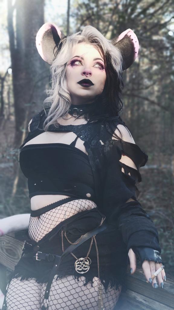 This was actually a comm that I have to ship out, but it was a request after seeing my Opossum shoot!!