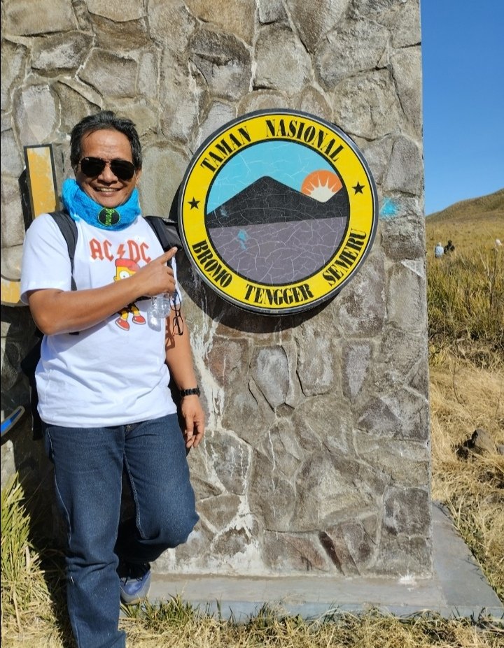 Sama halnya ketika anda sedang melalui masa masa sulit...
Jangan biarkan rasa sakit dan kekecewaan bersarang didalam diri anda

| George Foreman