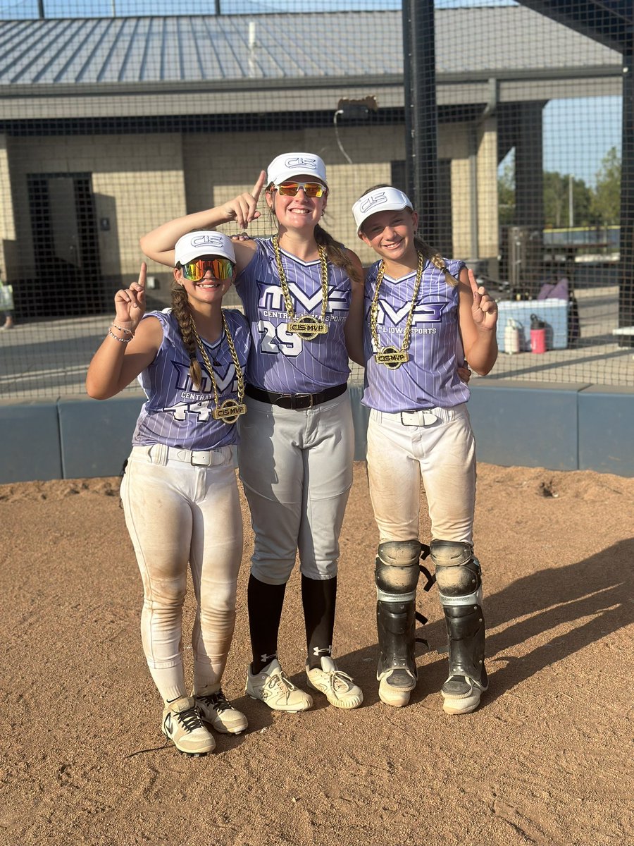 KateKaminski1's tweet photo. Payton, Olivia and London along with their team went 6-0 to the win the CIS MVP tourney! Such a fun time playing with girls from MN and Iowa! #FortheChain #chaingang @skaminski1   @KatoFastpitch @Mankato_Peppers https://t.co/Atpk8oXhAY