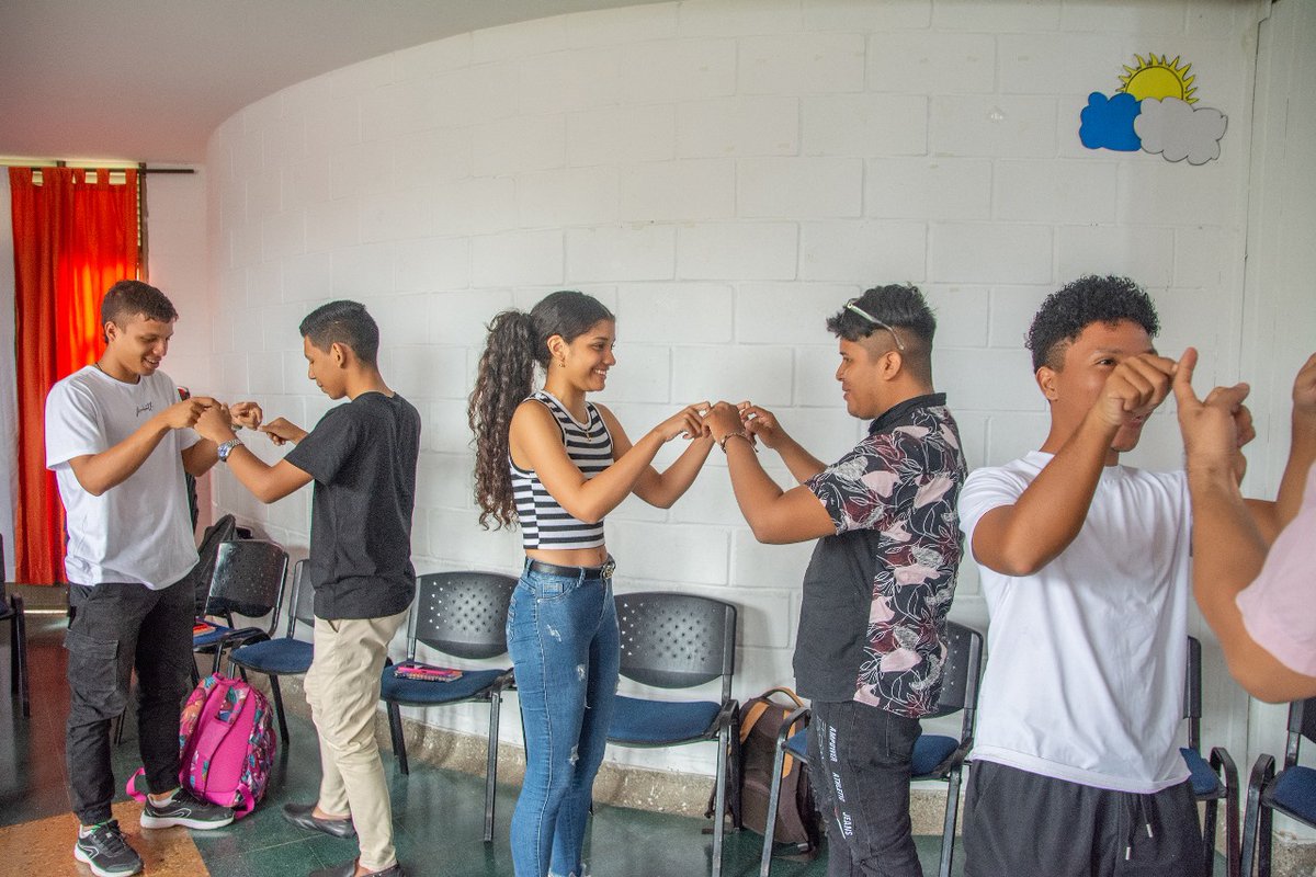 TallerProdesal's tweet photo. ¡Así cerramos el encuentro Rochela!
Un espacio de colaboración y creatividad, donde abordamos temas clave como la Gestión Cultural y la formulación de proyectos culturales innovadores. 🌍🎨
#TallerProdesal #GestiónCultural #Rochela https://t.co/YxmruuBwSy
