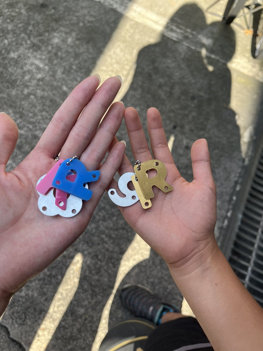 sanpai_ishida's tweet image. おはようございます☀

＼🎀オリジナルキーホルダー作成🎀／

昨日は株式会社マエダさん(@maeda_sns )のワークショップに参加しました🤖
左が私で右が息子くん👩🏻👦🏻
可愛すぎる🥹💓

今週頑張ればお盆休み❤️
今日も1日ご安全に🦺！

#企業公式相互フォロー
#川口市 #産廃 #ISHIDA #ishida