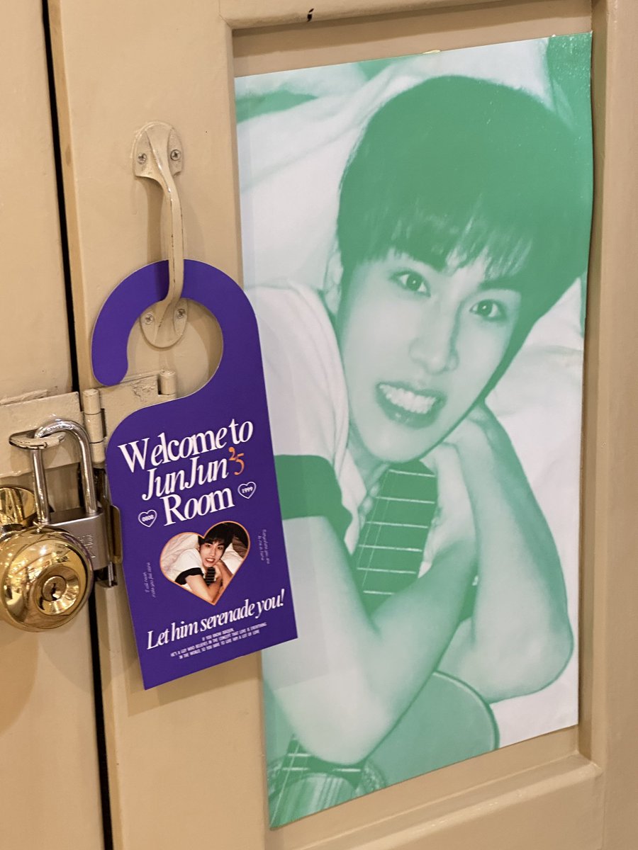 hhhaint's tweet photo. 💗✨🦖
 #JunJunsRoom https://t.co/YtS3UzJk4H