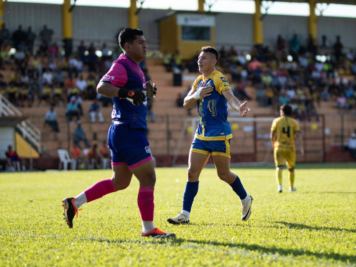 ElCuscatlecoDep's tweet photo. ¡LIMEÑO LE PEGÓ DE VISITA AL ONCE DEPORTIVO!😬

@cdmlimeno no se amedrentó y le ganó de visita 2-1 al @11deportivo_club y sumó su primer triunfo en el Torneo Apertura 2024.

#ElCuscatlecoD | #LMF https://t.co/di2B89zVlI