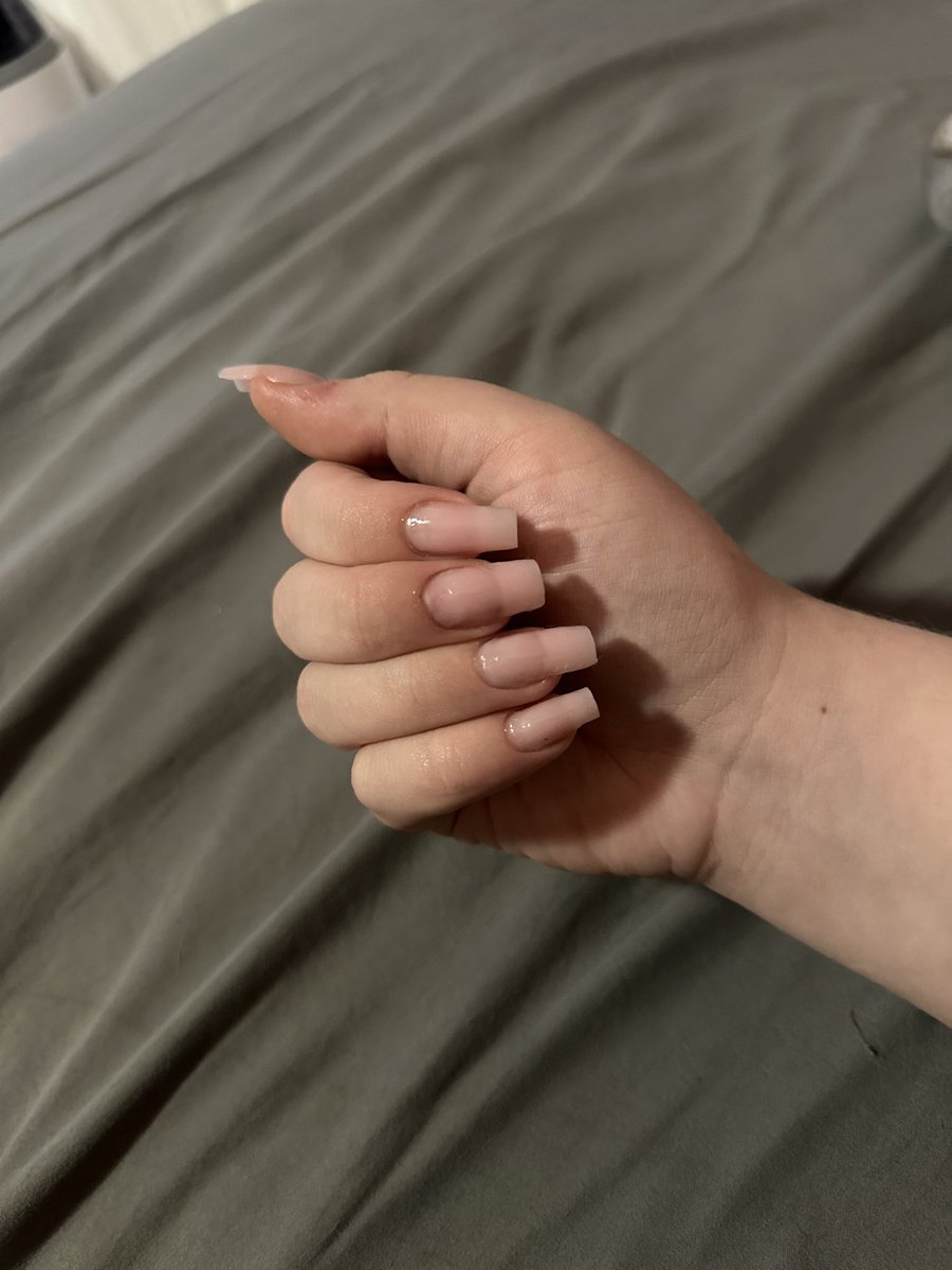 Nails on stunna.. who wants their dick sucked😋