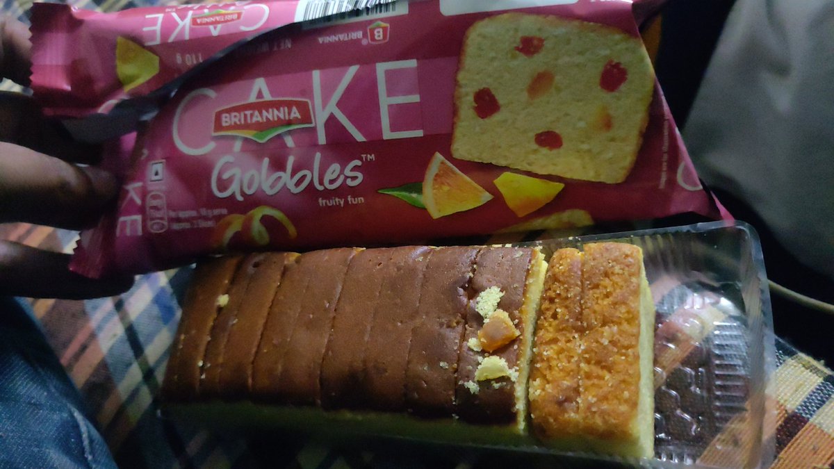 the_last_memer0's tweet photo. @BritanniaIndLtd Not everytime it's good. Yaa to packet ka size Kam kr do yaa to content hi de do 😂
And above all... Ye kaisi ho racism se bhari hue packaging hai 🤣 https://t.co/tH5EXgJ8Ay