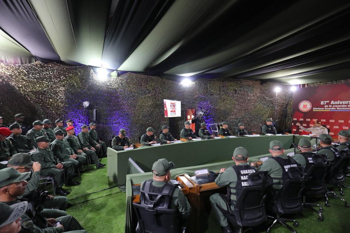 #4Ago El presidente @nicolasmaduro se reunió en el Puesto de Comando con el Alto Mando Militar para las acciones de seguridad de la nación.