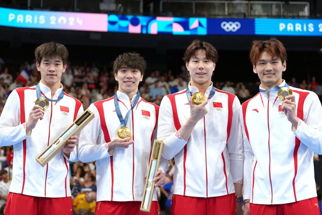 PDChinaSports's tweet photo. Chinese quartet of Xu Jiayu, Qin Haiyang, Sun Jiajun and Pan Zhanle claimed the men's 4x100m medley relay gold in 3:27.46, more than 0.5 seconds ahead of the US team at the #Paris2024 #Olympics on Sunday, breaking the US' run of 10 successive gold medals in this event dating back to the Los Angeles 1984 Olympic Games.
