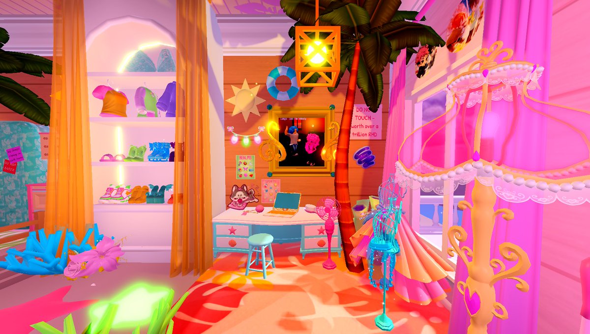 devyndefinitely's tweet photo. pics of my dorm before I delete it for a better, more articulate build! 😍(1/2)
#royalehighdorm https://t.co/LLq1aDkUhH