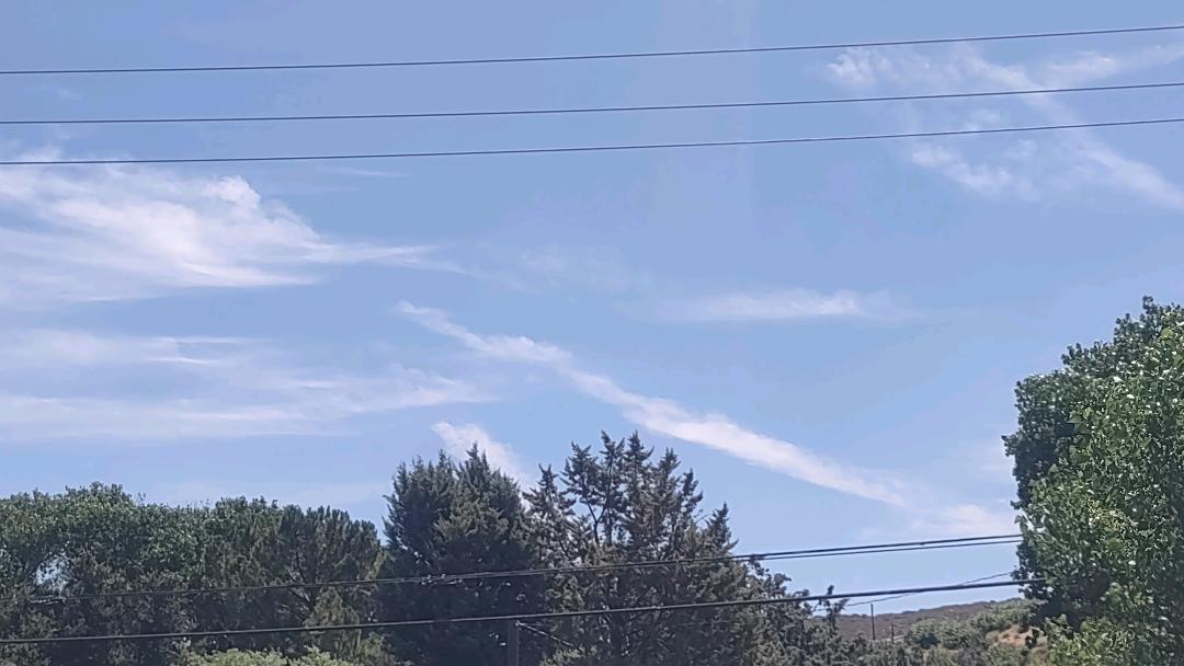 sabre39rg's tweet photo. A day of high altitude toxic chemical spraying on the people of the Antelope Valley and Lake Hughes areas of Ca. ! https://t.co/EJ8b9fScZG