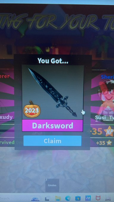 treestanxx's tweet photo. did a trade with @berry_safi97875, used a mm (@evollowx) gave them darksword for 520k rhd! #evollowislegitmw https://t.co/n5z66oeY1e